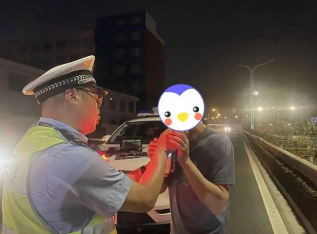 吃完兩顆“楊梅”開車，臺州一男子攤上事了！交警一查還有大問題！